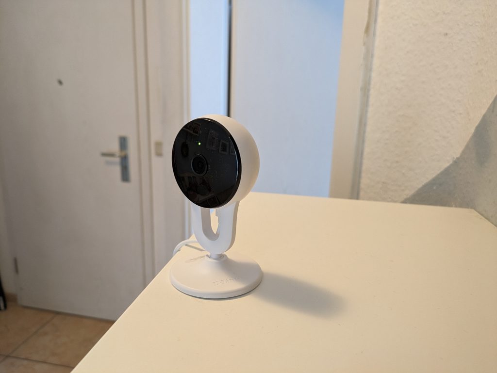 D-Link DCS 8300LHV2 mydlink Überwachungskamera auf Komode v2