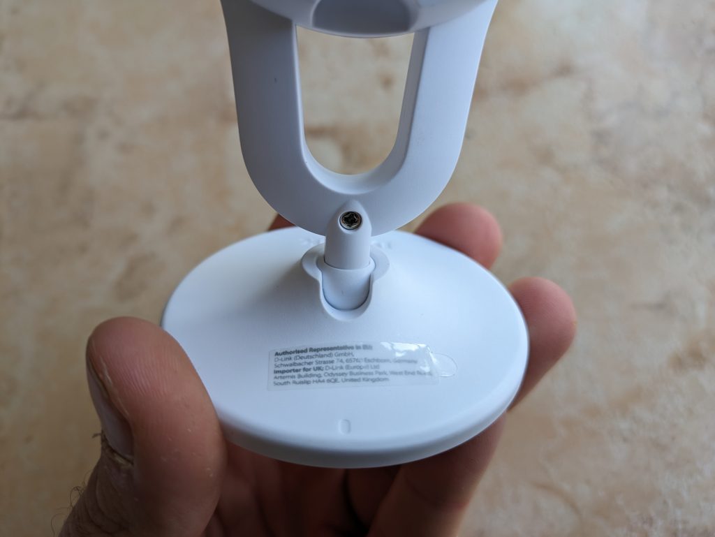 D-Link DCS 8300LHV2 mydlink Überwachungskamera von hinten mit Standfuß