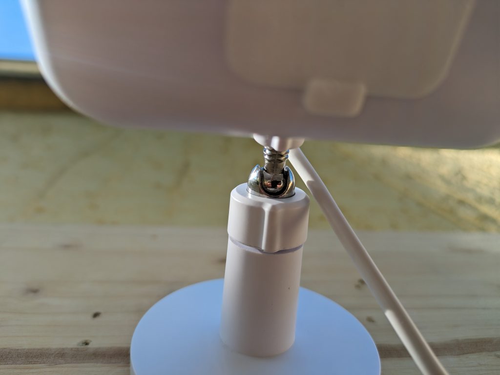 D-Link DCS 8620L Überwachungskamera montiert Nahansicht Kugelgelenk