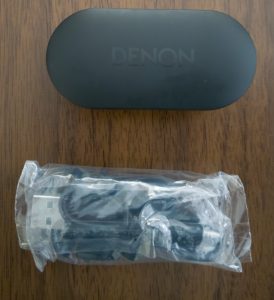 Denon PerL Pro Kopfhörer Ladecase mit Silikonaufsätzen