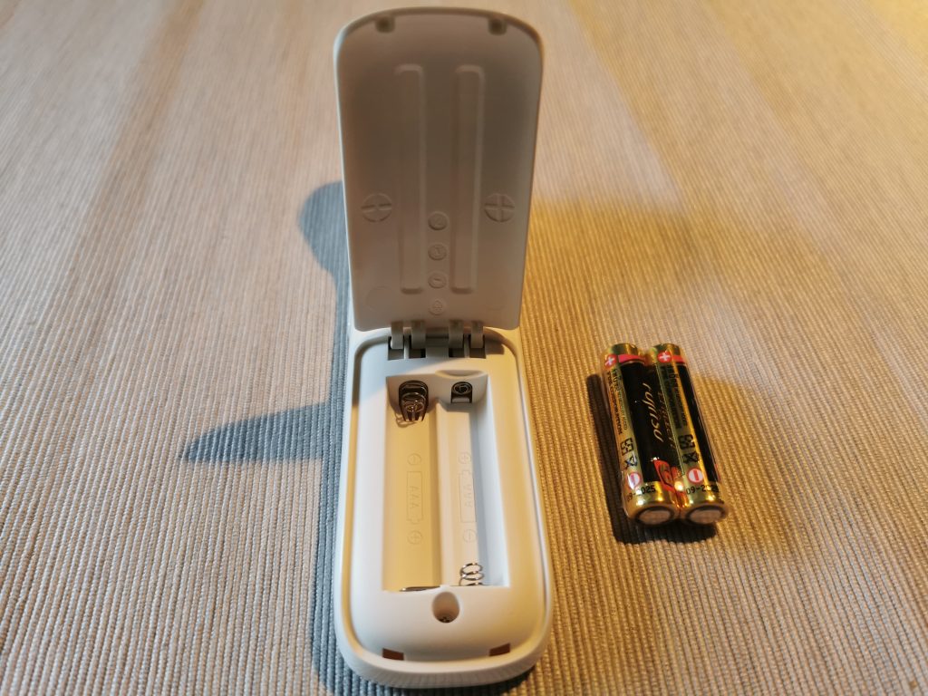 FORA IR42 Stirnthermometer Batteriefach geöffnet