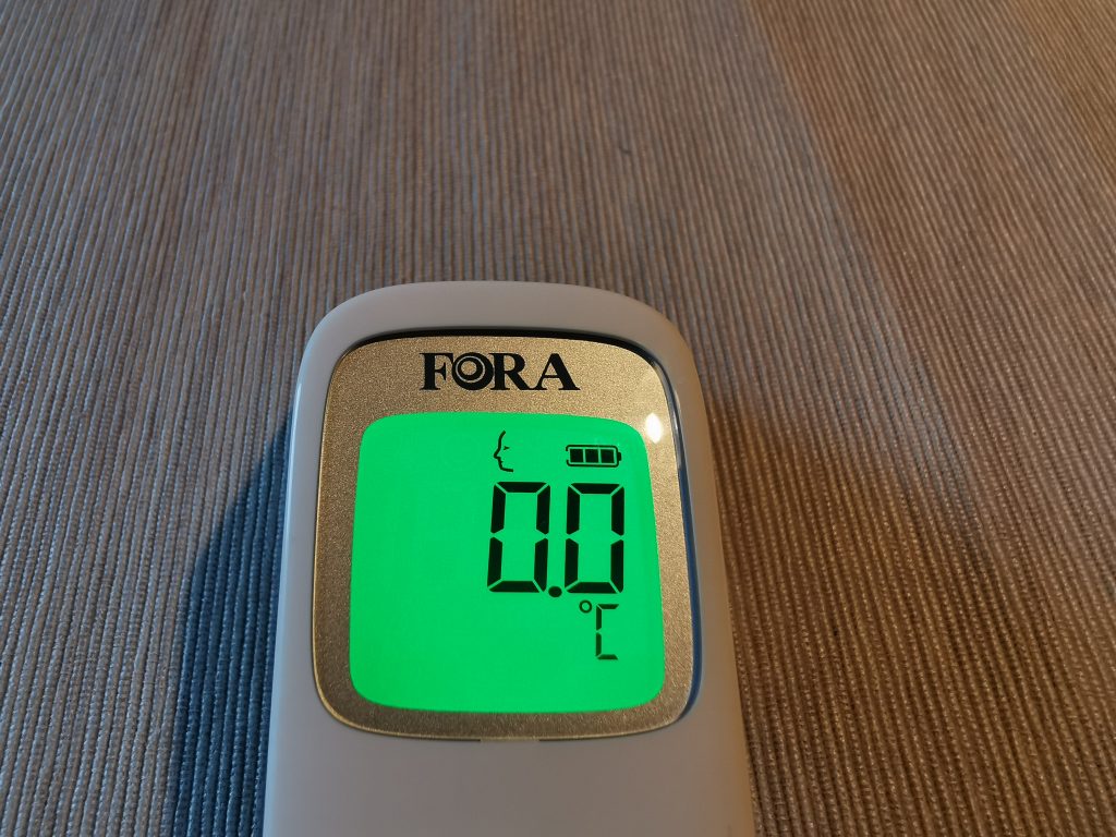 FORA IR42 Stirnthermometer Display beleuchtet