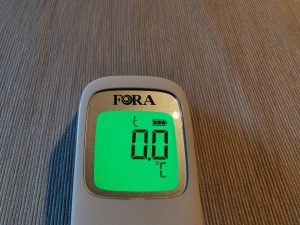 FORA IR42 Stirnthermometer Display beleuchtet
