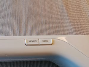 FORA IR42 Stirnthermometer seitliche Bedienelemente