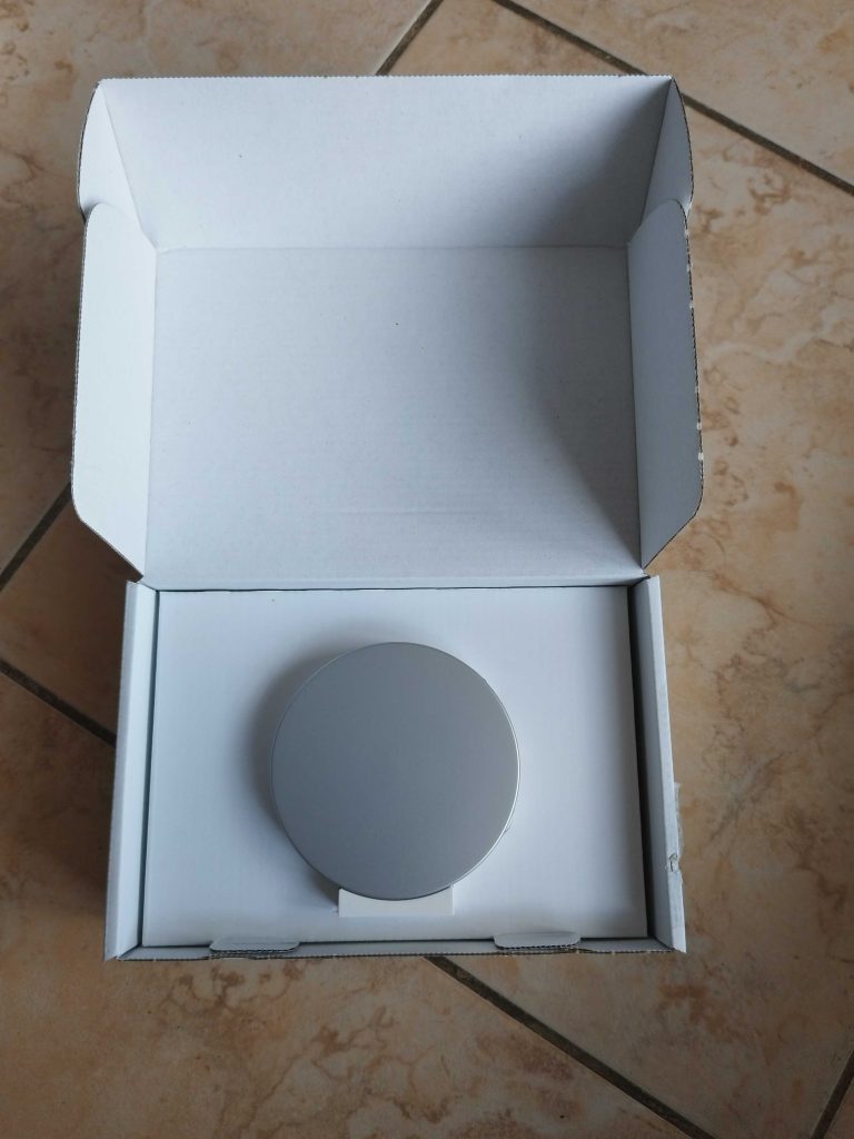 Geöffnete Verpackung der Somfy 1401507 Überwachungskamera