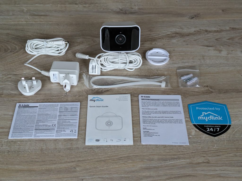 Gesamter Lieferumfang der D-Link DCS 8620L Überwachungskamera