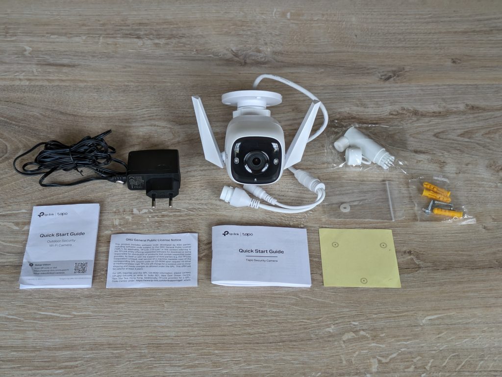 Gesamter Lieferumfang der TP-Link Tapo C310 Überwachungskamera