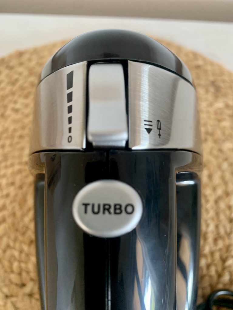 Grundig HM 5040 Handmixer Nahaufnahme Schalter