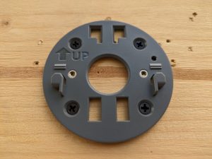 Halterung der Ring Spotlight Cam Pro Überwachungskamera in der Nahansicht