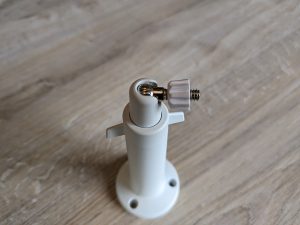 Halterung des Solarmoduls der Reolink Argus PT Ultra Überwachungskamera Nahanischt des Kugellagers