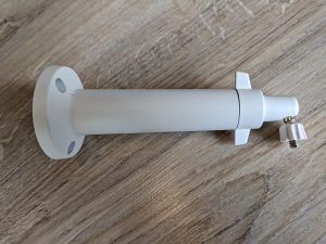 Halterung des Solarmoduls der Reolink Argus PT Ultra Überwachungskamera in der seitlichen Ansicht