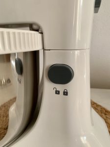 KENWOOD ‎HMP34.A0WH Handmixer Nahaufnahme Schloss Rührschüssel