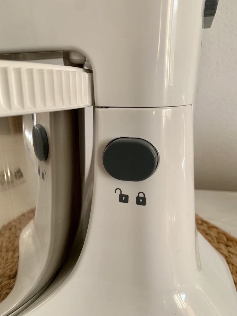 KENWOOD ‎HMP34.A0WH Handmixer Nahaufnahme Schloss Rührschüssel