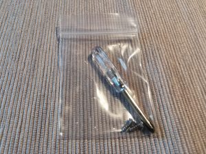 KKmier PC868 Stirnthermometer Schrauben und Schraubendreher