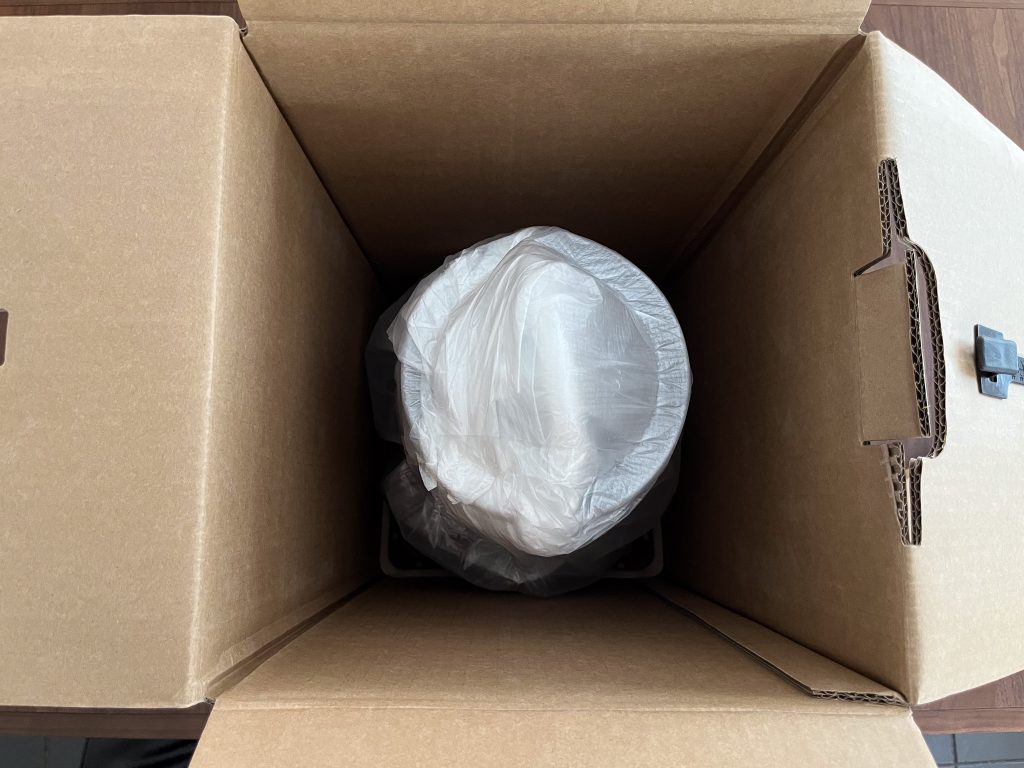 LG XBOOM 360 RP4G Bluetooth-Lautsprecher in Verpackung