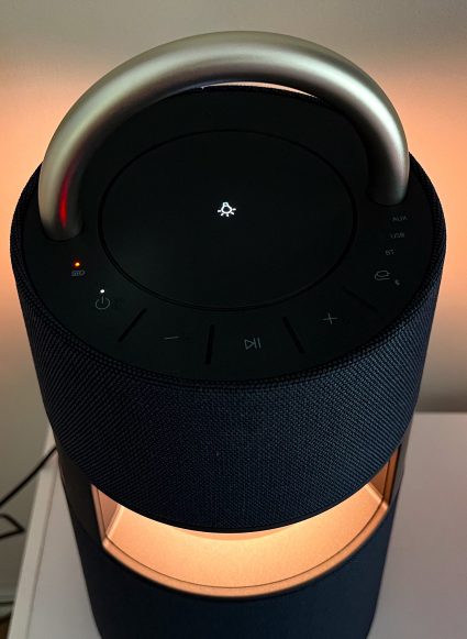 LG XBOOM 360 RP4G Bluetooth-Lautsprecher mit Beleuchtung von oben