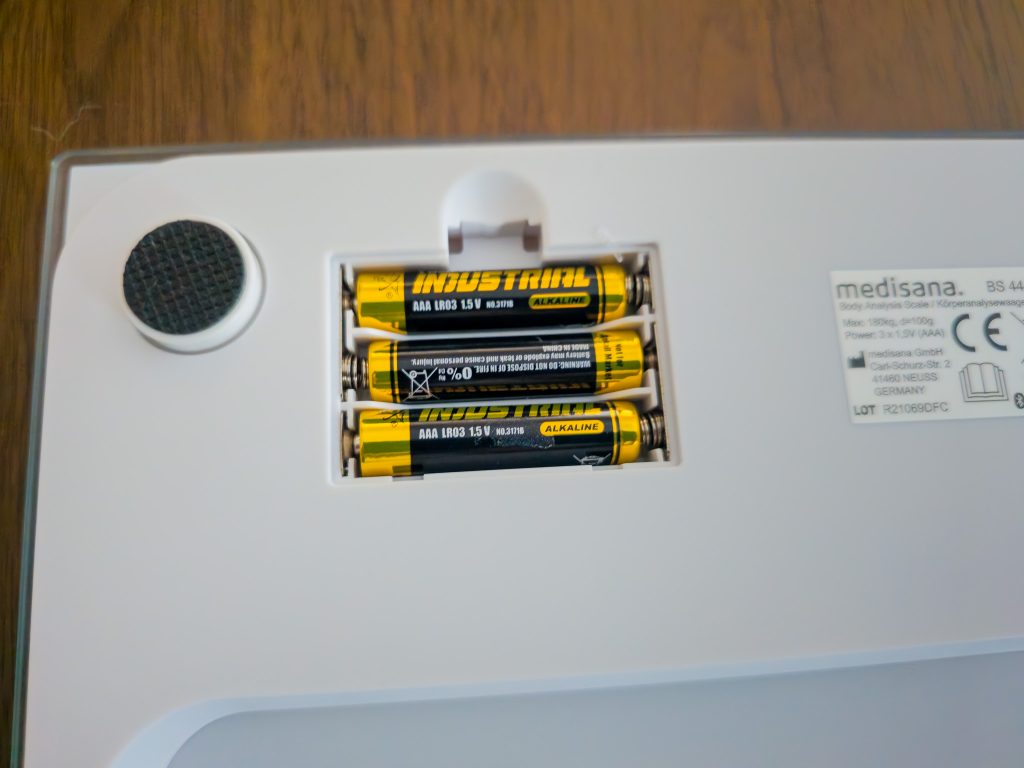 Medisana BS 444 Connect Körperfettwaage Batterien in Batterienfach