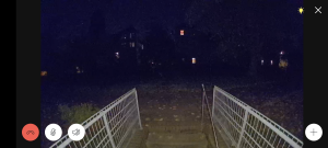 Minimale Helligkeit der Ring Spotlight Cam Pro Überwachungskamera im Vollbild