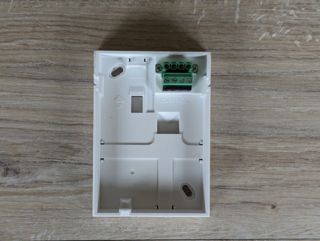 Montagekasten der Somfy 2401563 Überwachungskamera von vorne