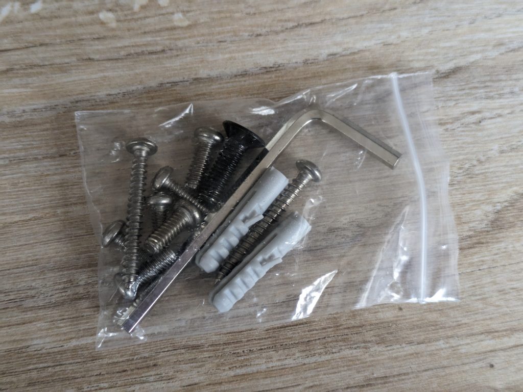 Montagematerial der Netatmo Presence Überwachungskamera