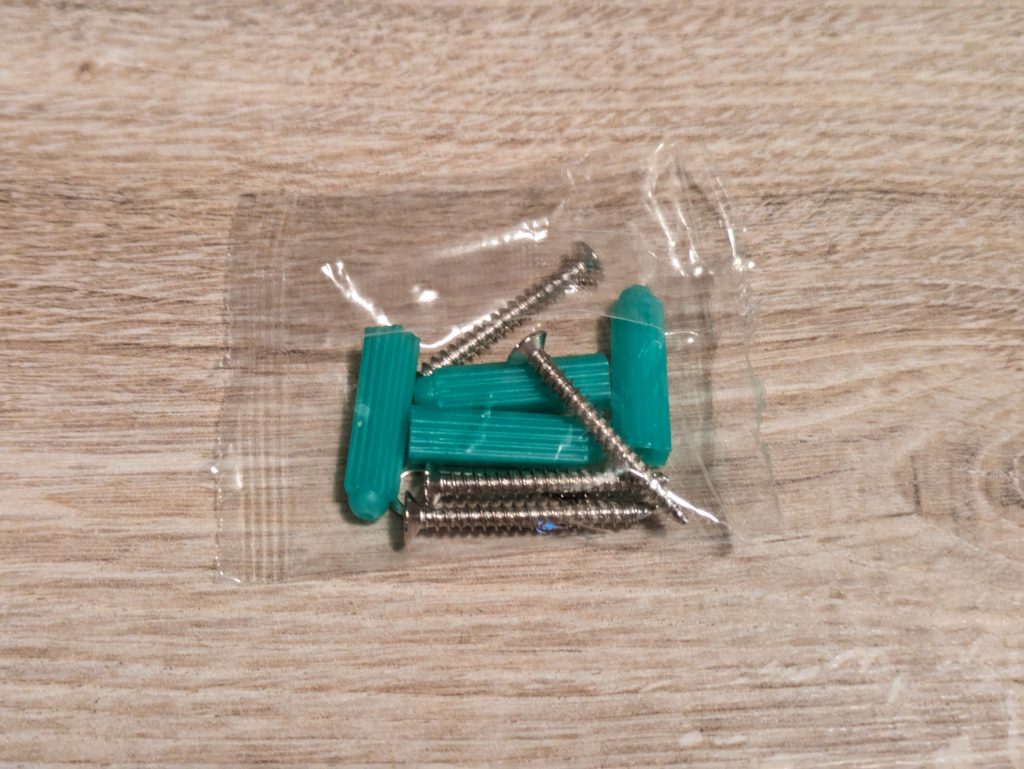 Montagematerial der Owltron O1 Überwachungskamera