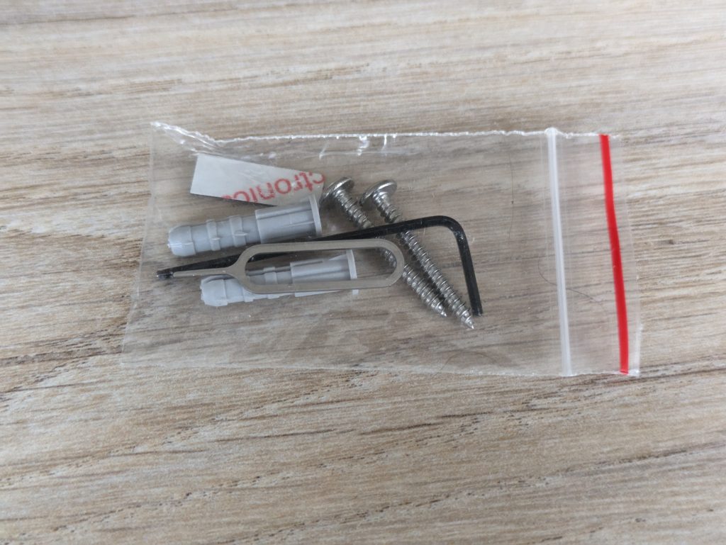 Montagematerial der Somfy 2401563 Überwachungskamera
