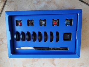 Mountain Everest Max Gaming-Tastatur Verpackung Zubehör geöffnet Nahansicht