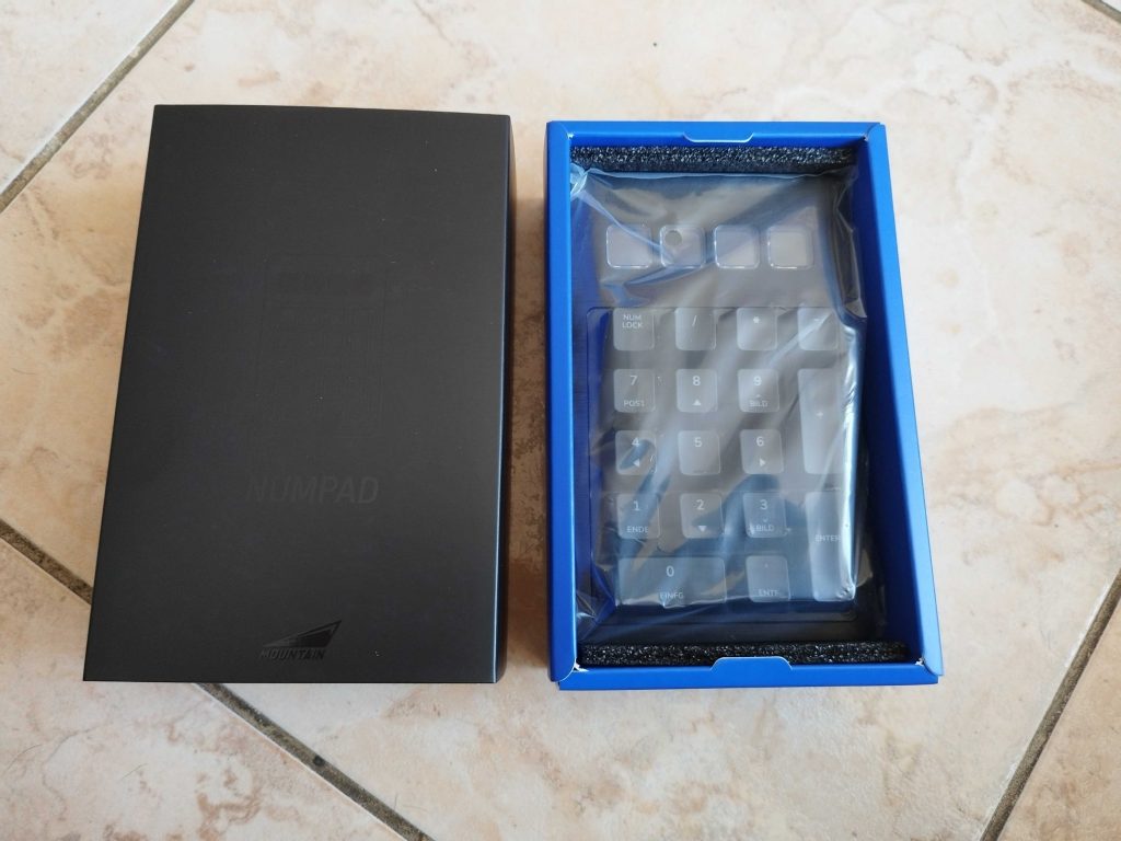 Mountain Everest Max Gaming-Tastatur Verpackung des Numpads geöffnet