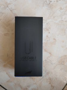 Mountain Everest Max Gaming-Tastatur Verpackung für das USB-Kabel