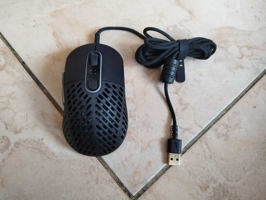 Mountain Makalu 67 Gaming-Maus von oben