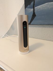 Netatmo Welcome Überwachungskamera auf Komode v1