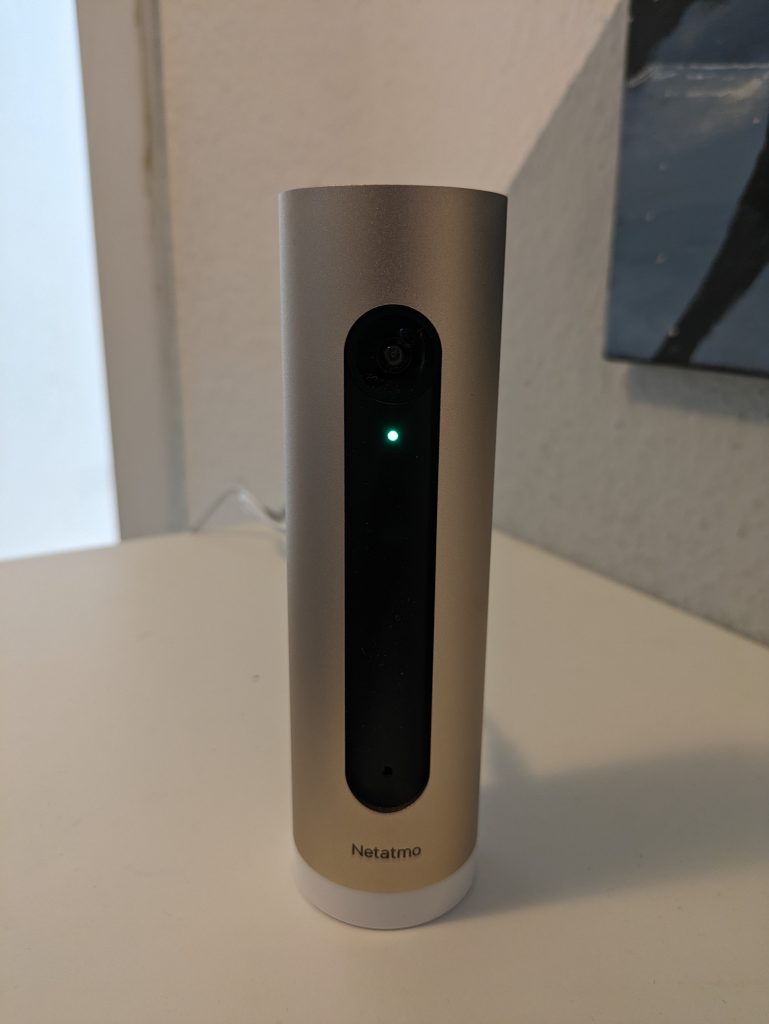 Netatmo Welcome Überwachungskamera auf Komode v3