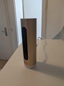 Netatmo Welcome Überwachungskamera auf Komode v4
