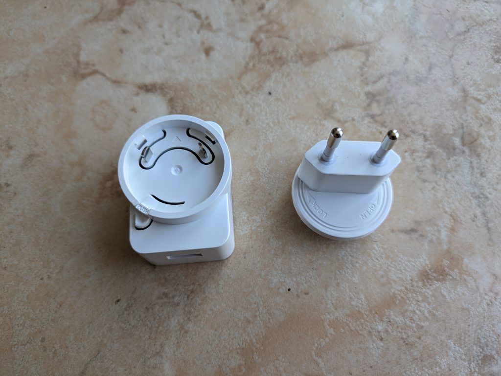 Netzadapter der D-Link DCS 8300LHV2 mydlink Überwachungskamera Schuko-Stecker