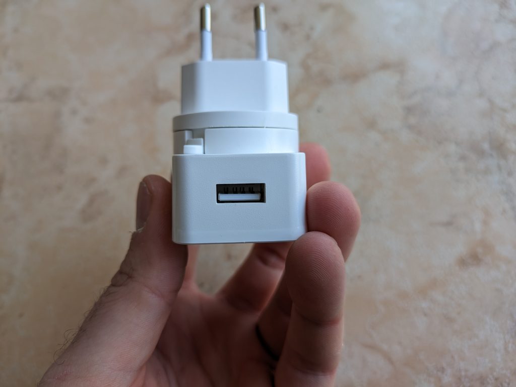 Netzadapter der D-Link DCS 8300LHV2 mydlink Überwachungskamera USB-Anschluss
