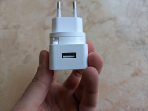 Netzadapter der D-Link DCS 8300LHV2 mydlink Überwachungskamera USB-Anschluss