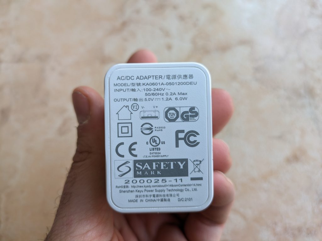 Netzadapter des D-Link DCS 8300LHV2 mydlink Überwachungskamera Nahansicht