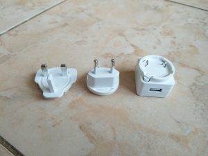 Netzanschluss und Adapter der Somfy 1401507 Überwachungskamera