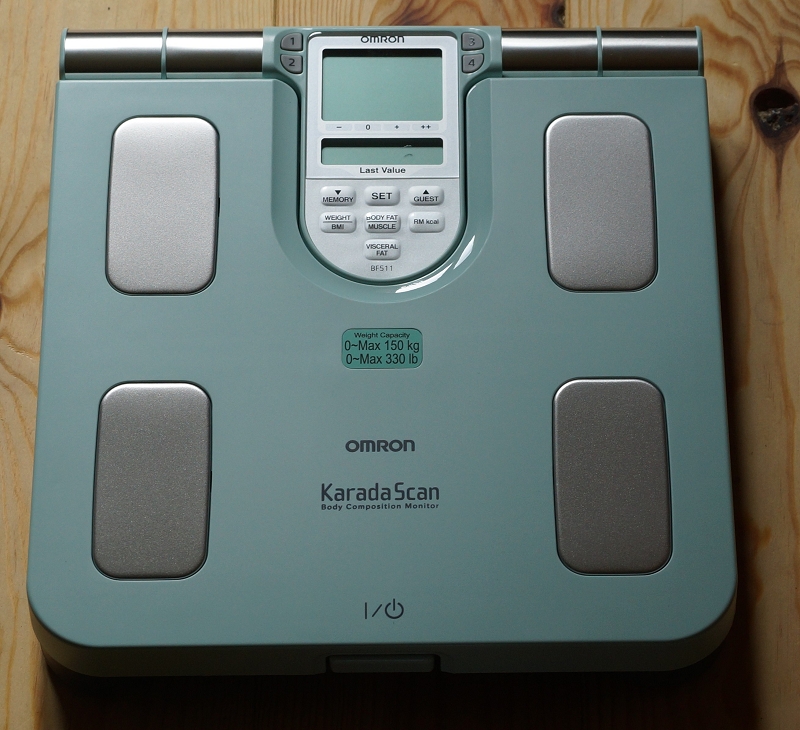 Omron BF511 Körperfettwaage mit acht Sensoren