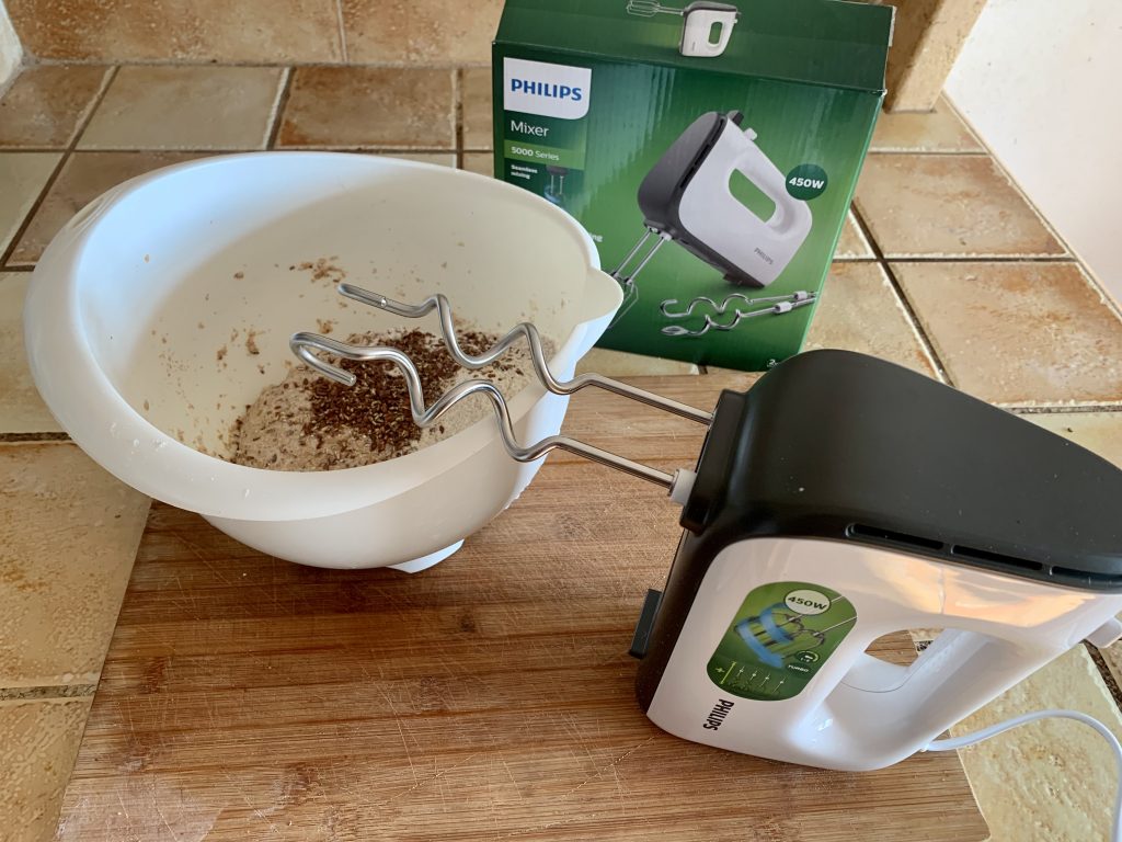 Philips HR3741:00 Handmixer Vorbereitung Brotteig