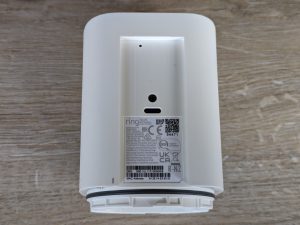 Ring Spotlight Cam Pro Überwachungskamera mit abgezogener Halterung