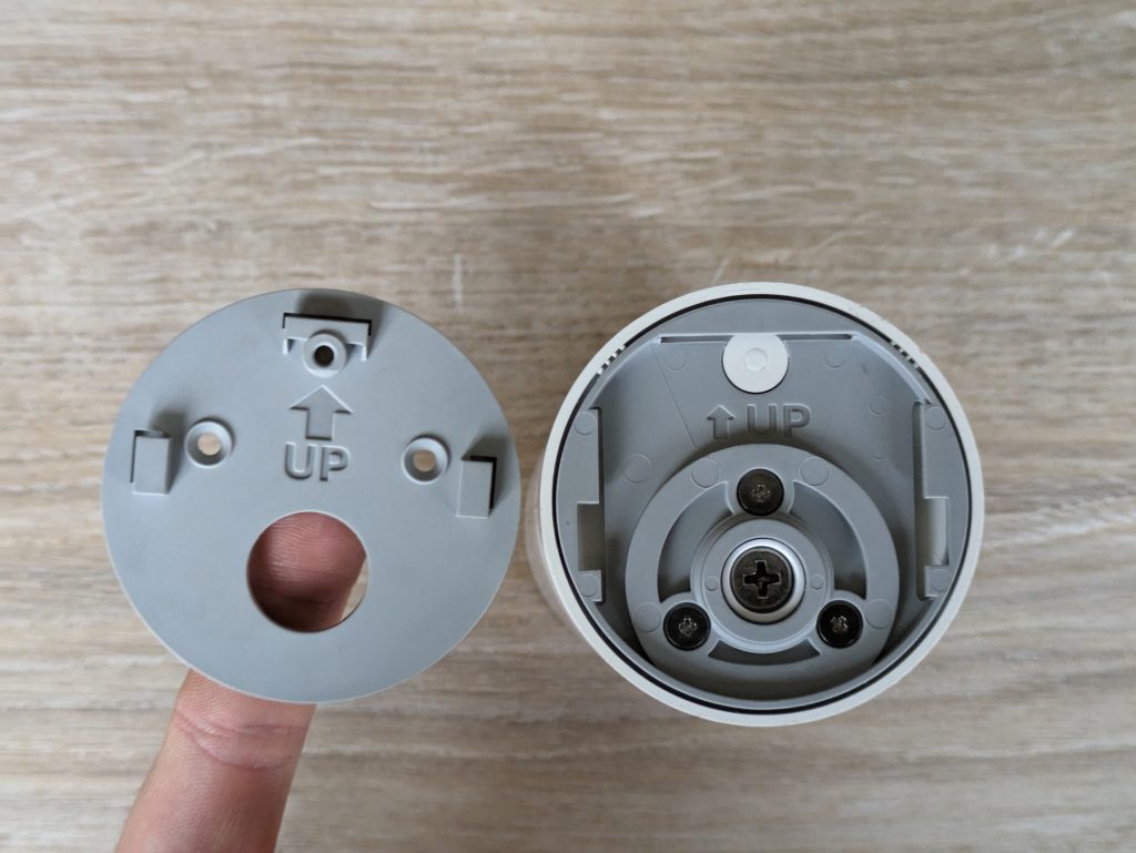 Ring Stick Up Cam Battery Überwachungskamera von unten v2