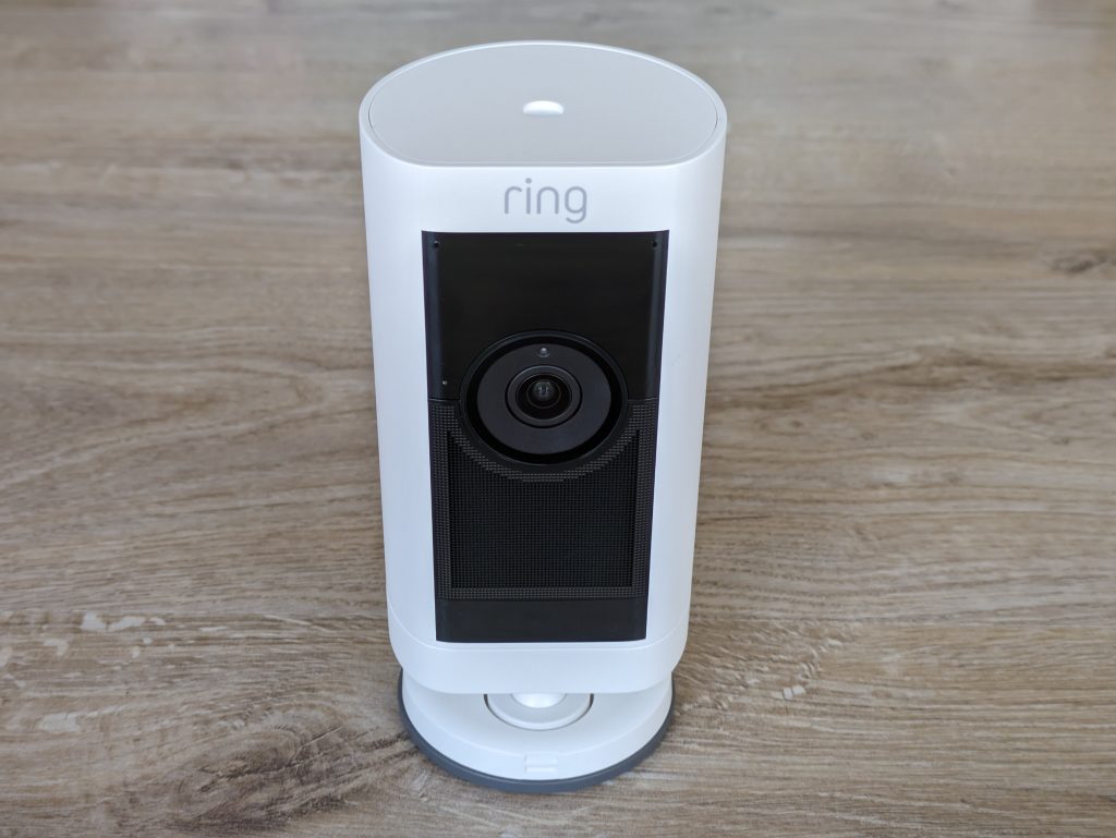 Ring Stick Up Cam Pro Überwachungskamera von schräg vorne
