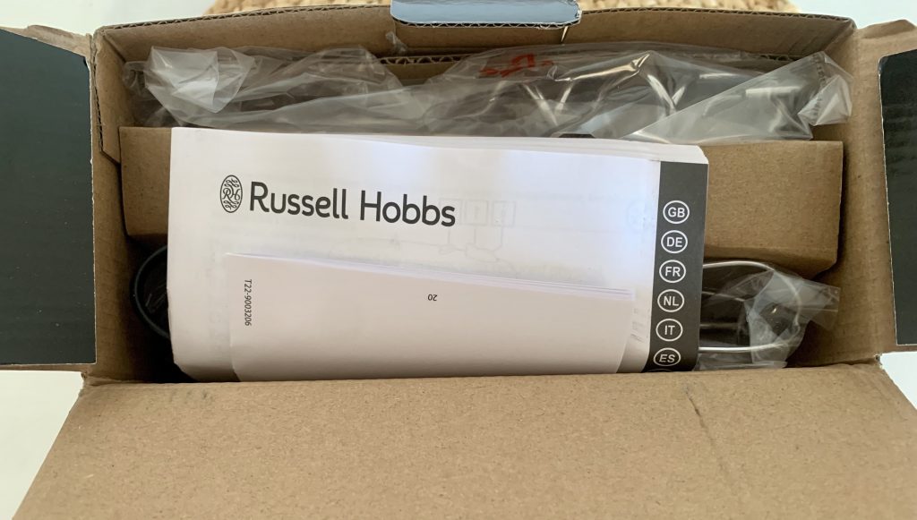 Russell Hobbs 24670-56 Handmixer im geöffneten Karton