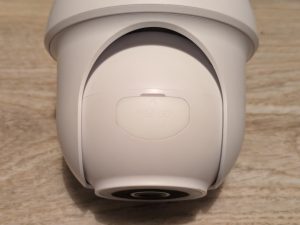 SD-Kartenslot der Owltron O1 Überwachungskamera geschlossen