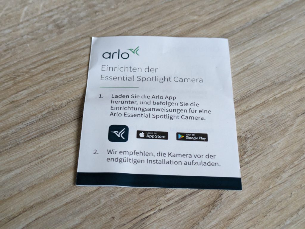 Schnellstartanleitung der Arlo Essential Spotlight Überwachungskamera geschlossen