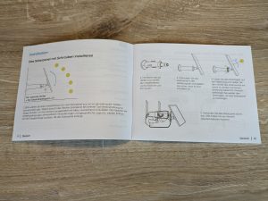 Schnellstartanleitung des Solarmoduls der Reolink Argus PT Ultra Überwachungskamera geöffnet