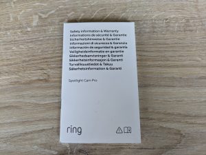 Sicherheitshinweise der Ring Spotlight Cam Pro Überwachungskamera geschlossen