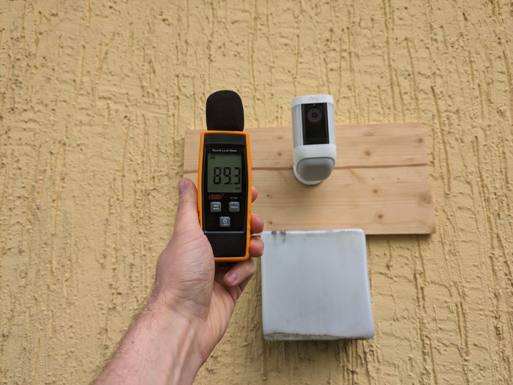 Sirenentest der Ring Spotlight Cam Pro Überwachungskamera