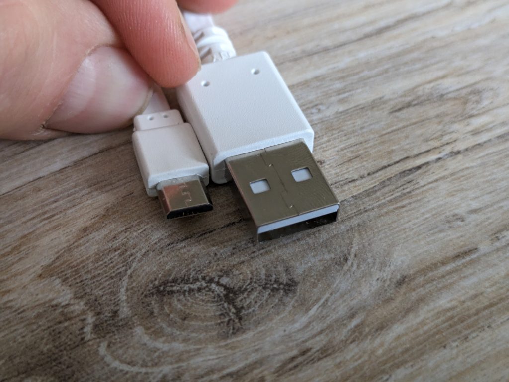 USB-Anschlüsse der Arlo Essential Spotlight Überwachungskamera